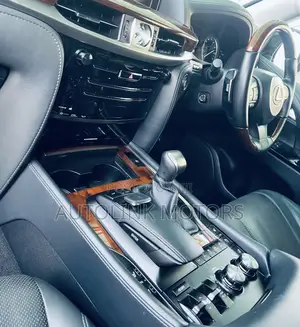 Lexus LX 570 AWD 2019 White
