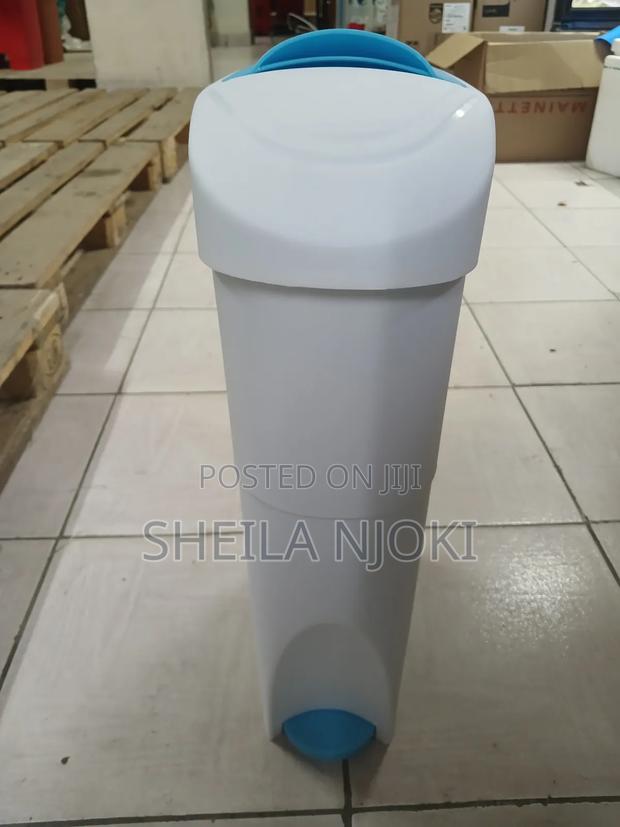 Sanitary Bins Whie - thumbnail 2