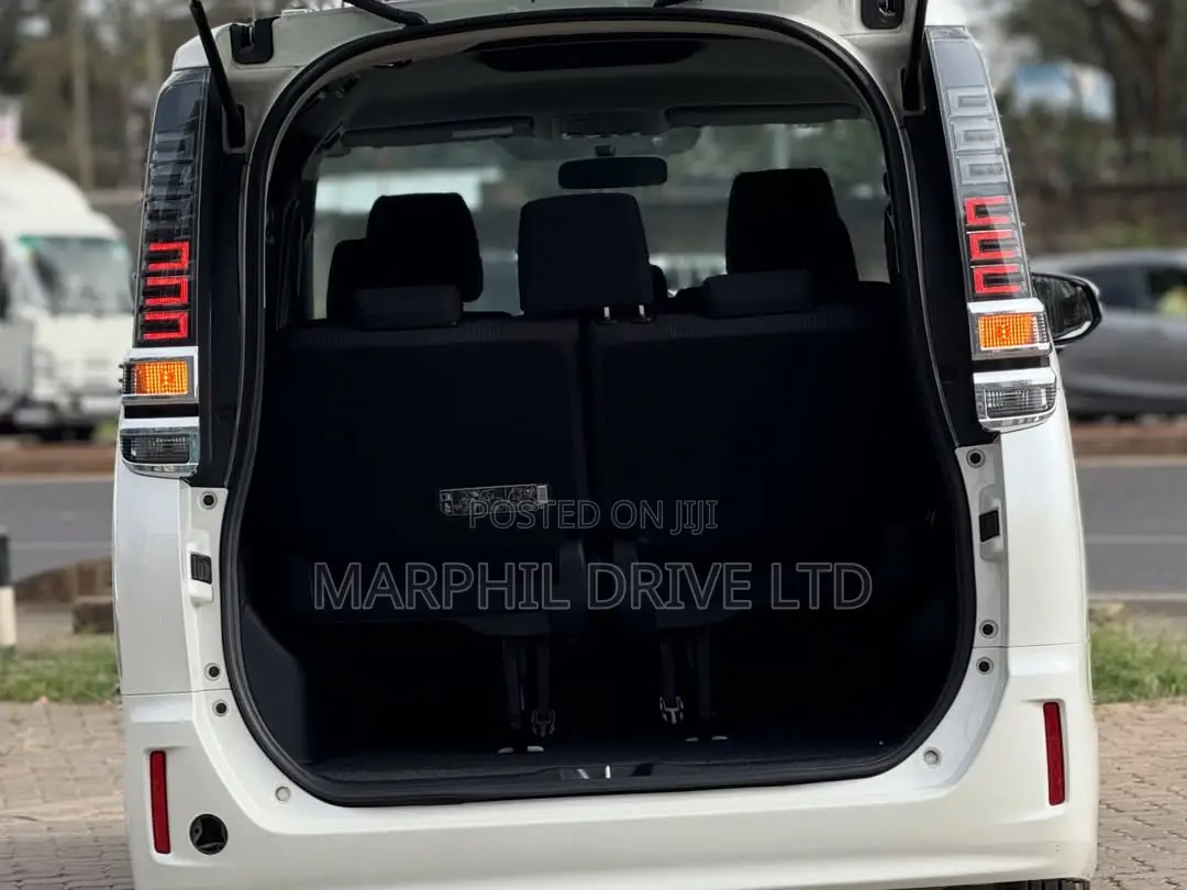 Toyota Voxy 2018 White