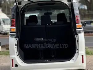 Toyota Voxy 2018 White