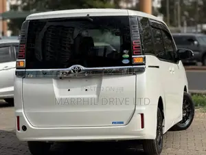 Toyota Voxy 2018 White