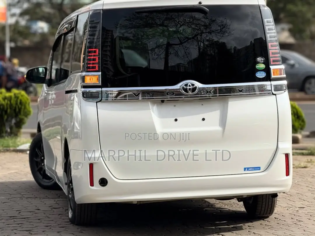 Toyota Voxy 2018 White