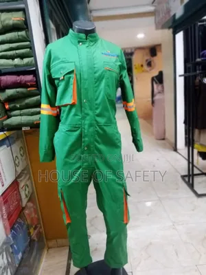 Cargo With Front Zip to Prevent Snagging