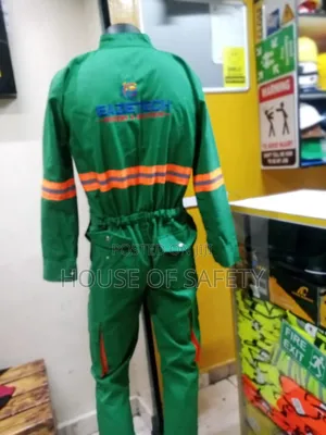 Cargo With Front Zip to Prevent Snagging