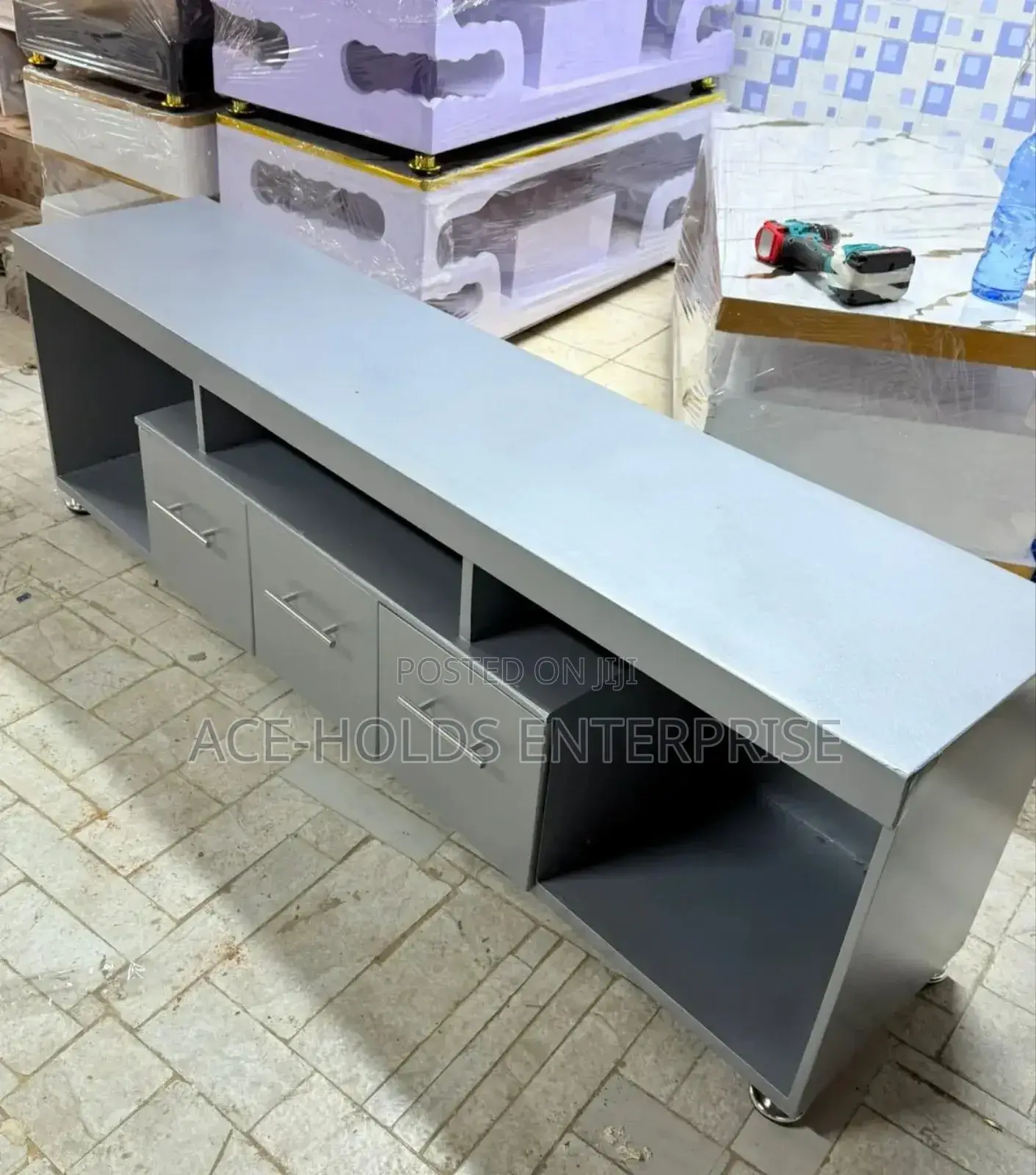 Executive 5.5fts Modern Design Tv Stand