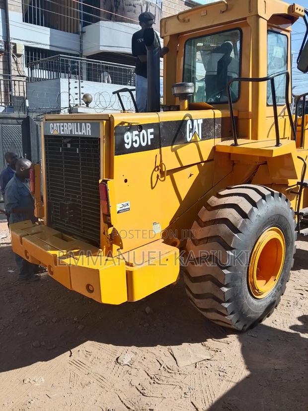 Caterpillar 6 Tonnes Shovel Wheel Loader - thumbnail 2