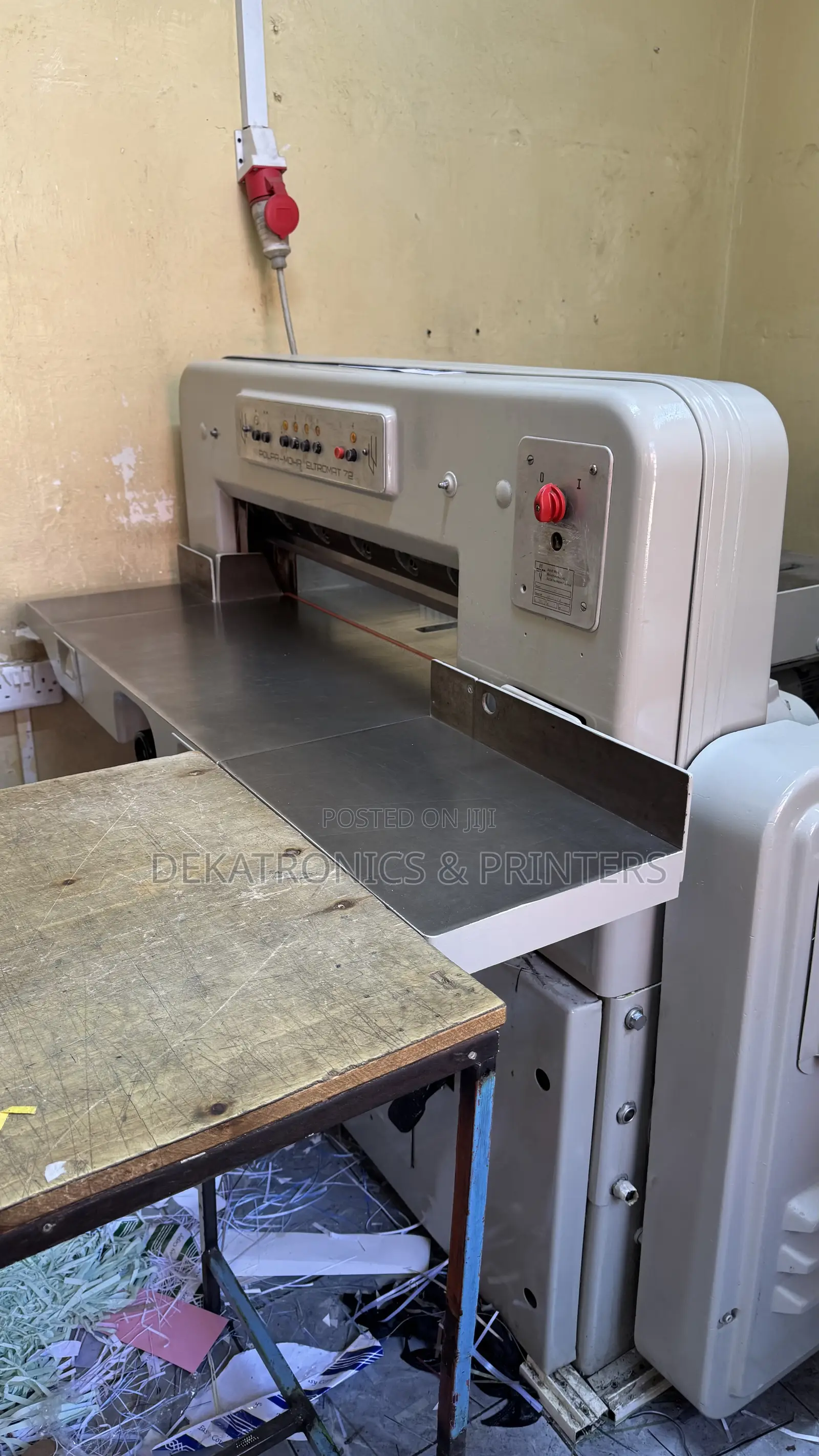 Ex-German Polar 72 Guillotine Cutting Machine