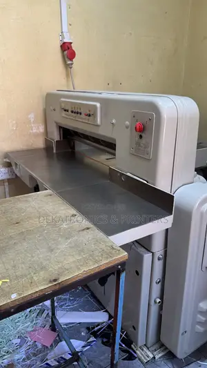 Ex-German Polar 72 Guillotine Cutting Machine