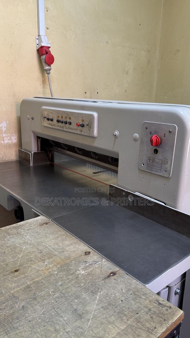 Slightly Used Made in Germany Polar 72 Guillotine Cutting Machine - thumbnail 3