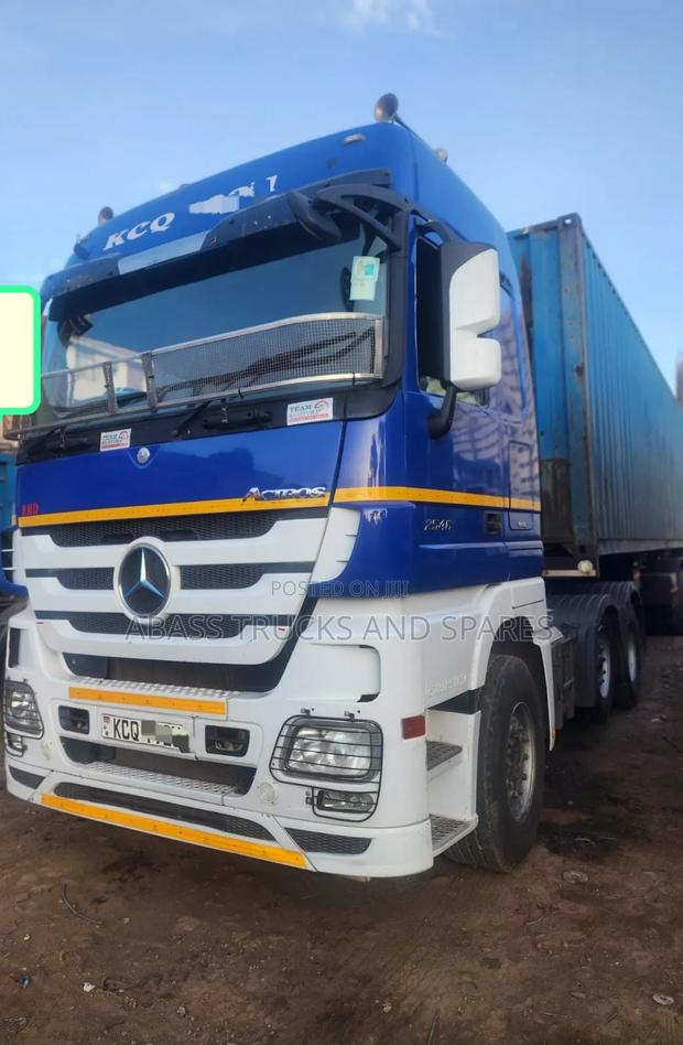 Mercedes-Benz 2018 White - thumbnail 2