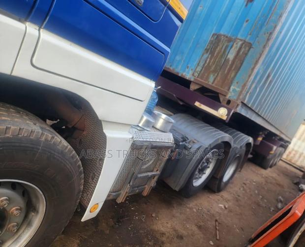 Mercedes-Benz 2018 White - thumbnail 3