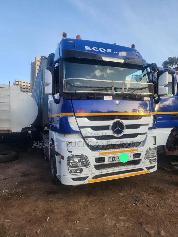 Mercedes-Benz 2018 White - main view