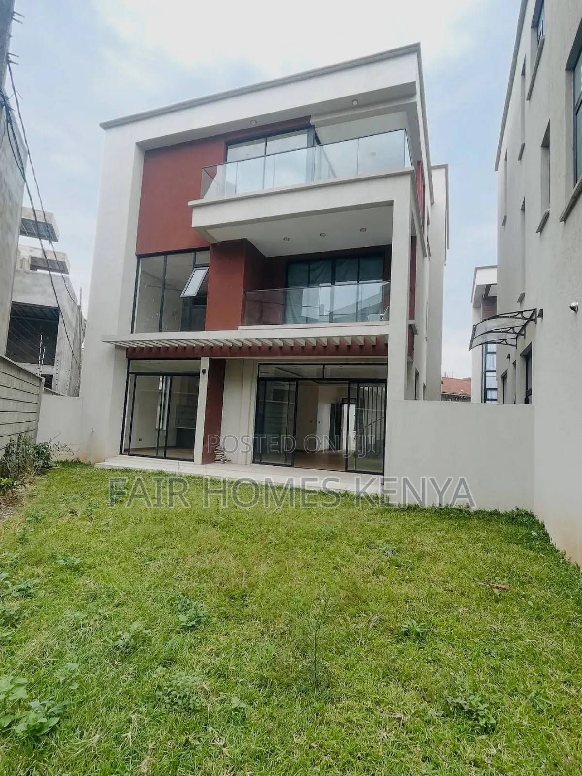 5bdrm Townhouse/Terrace in Lavington Green for sale