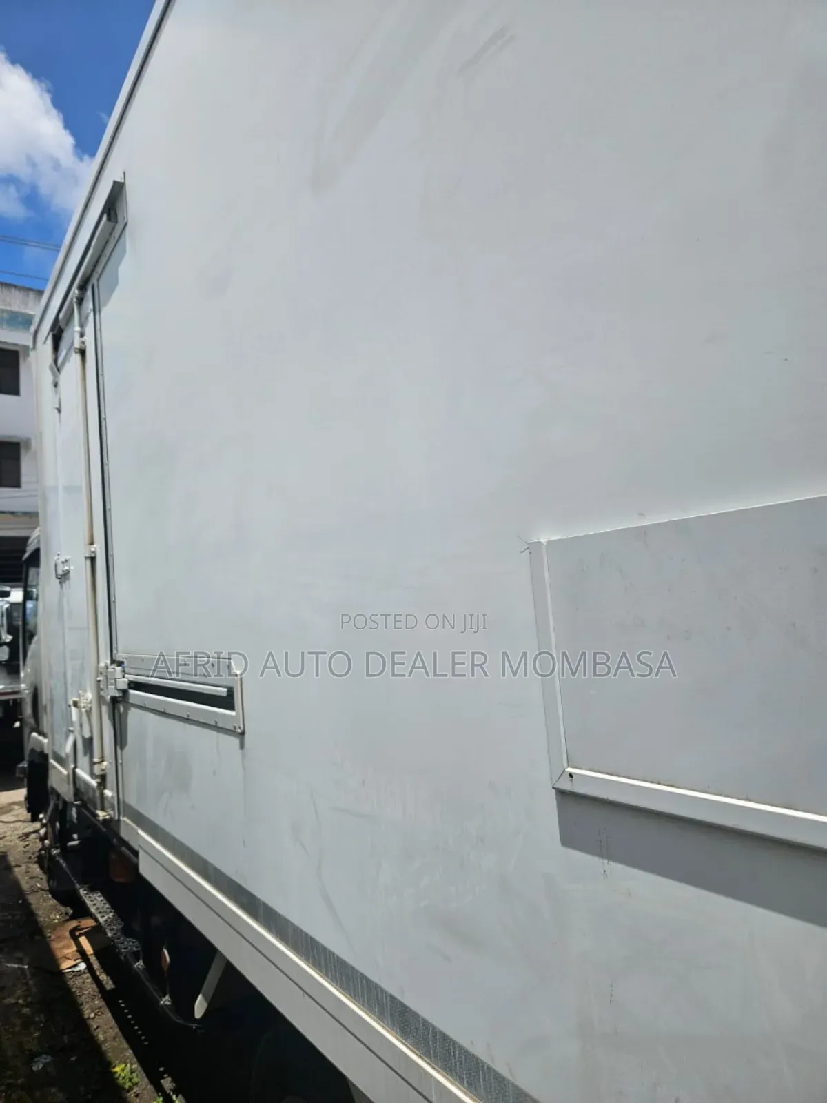 Isuzu Elf Freezer Automatic 2019