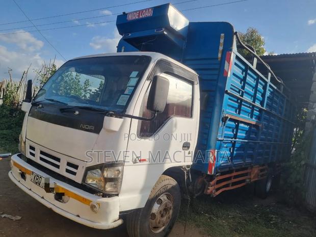 Isuzu NPR Local - main view