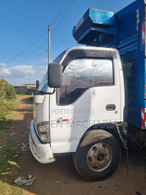 Isuzu NPR Local - thumbnail 4