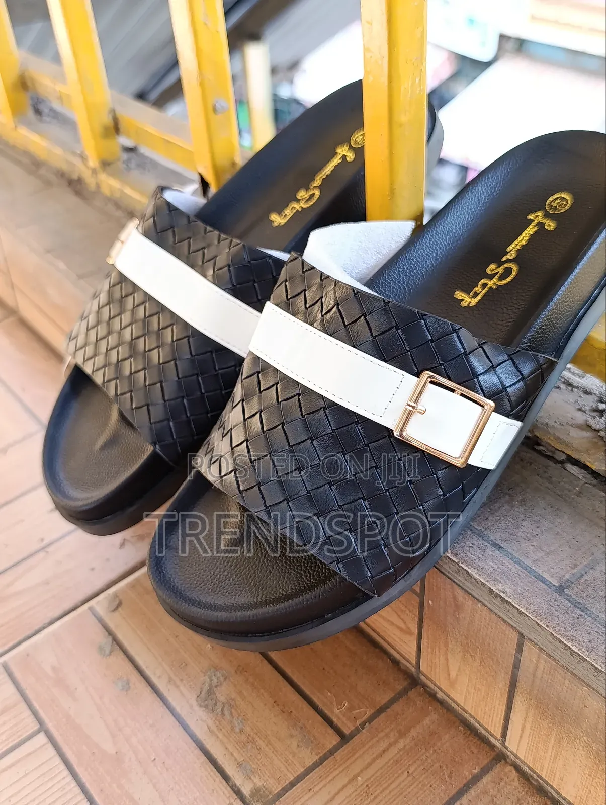 Mens Sandals Black And White