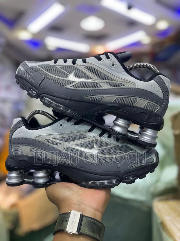 Nike Shox Supreme Smoke Grey Black - main view