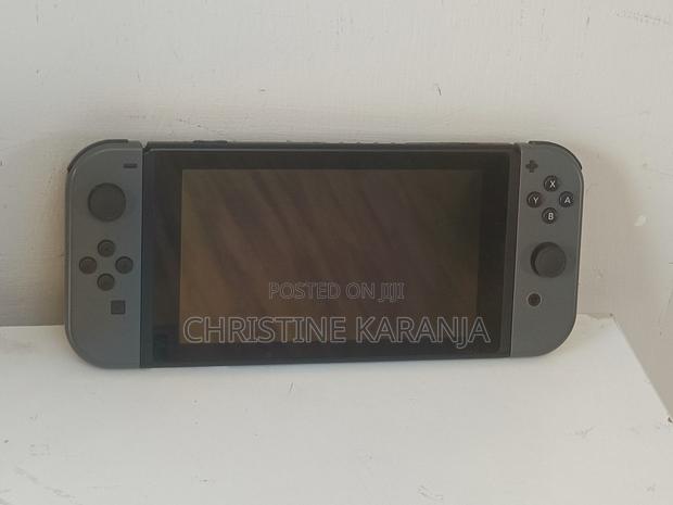 Nintendo Switch + 2 Free Games - thumbnail 2