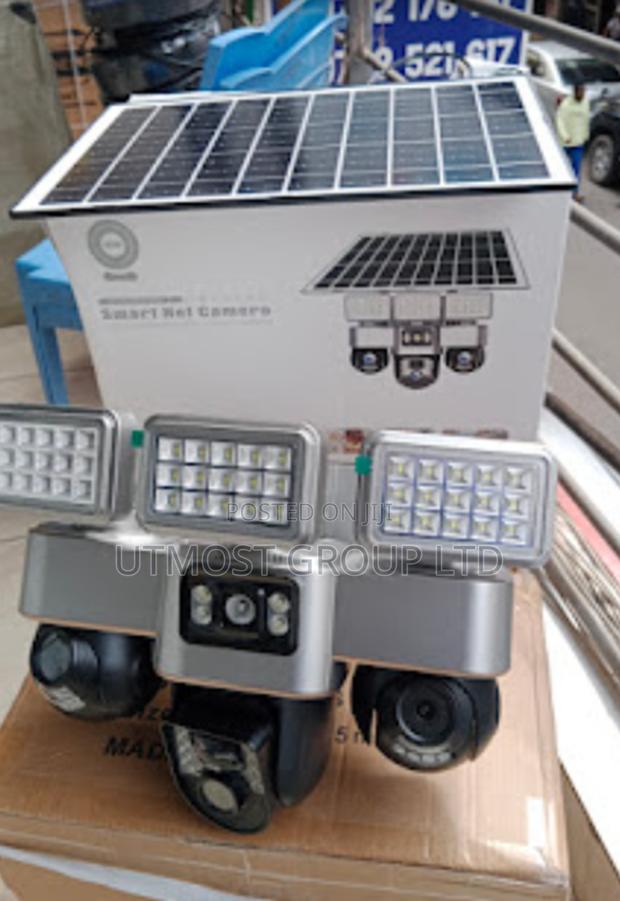 • Reliable Outdoor Triple Lens Solar CCTV Camera