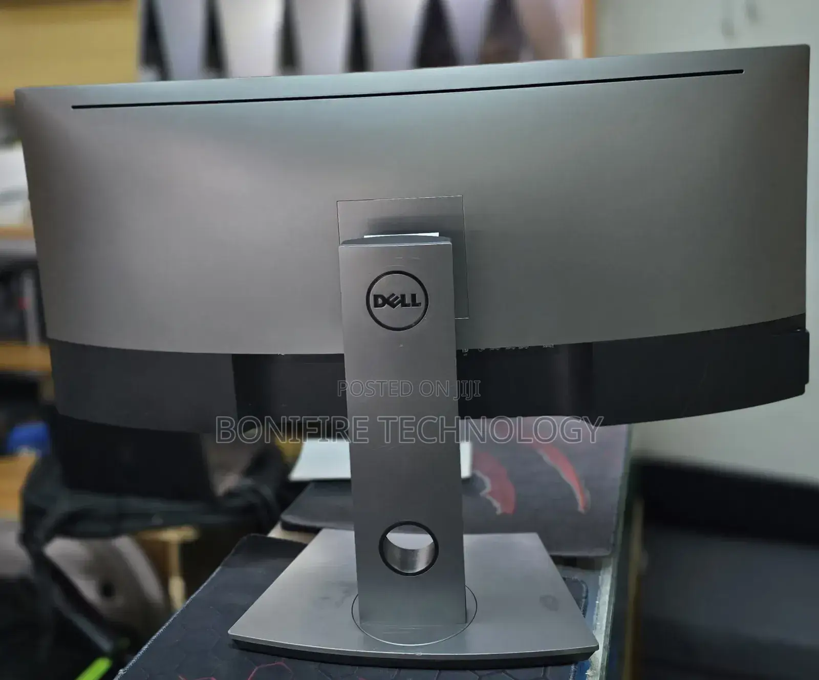 Dell U3417w
34 Inch Curved Monitor 
3440x1440 QHD