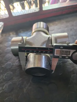 Universal Joint Cross-Bearing Hino 700