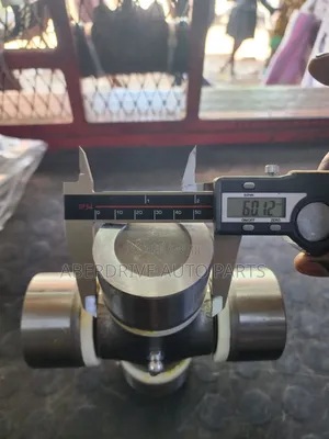 Universal Joint Cross-Bearing Hino 700