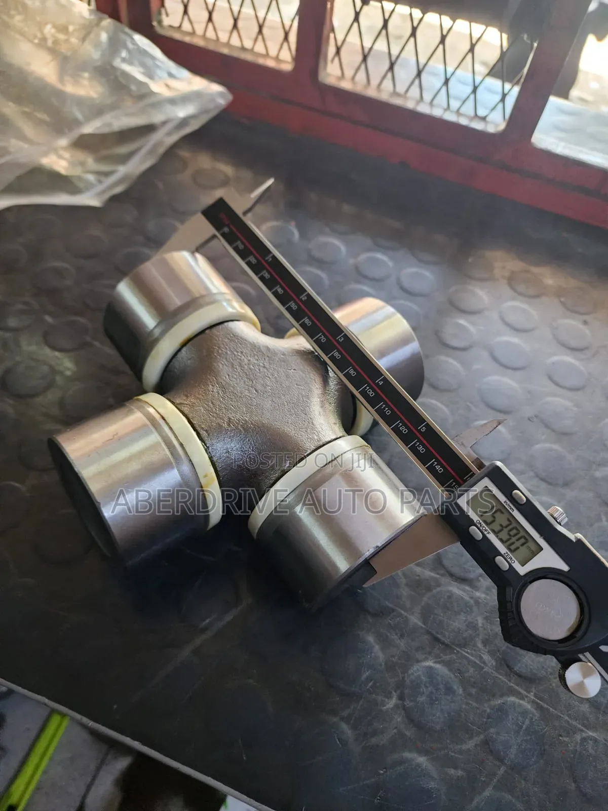 Universal Joint Cross-Bearing Hino 700