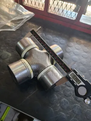 Universal Joint Cross-Bearing Hino 700