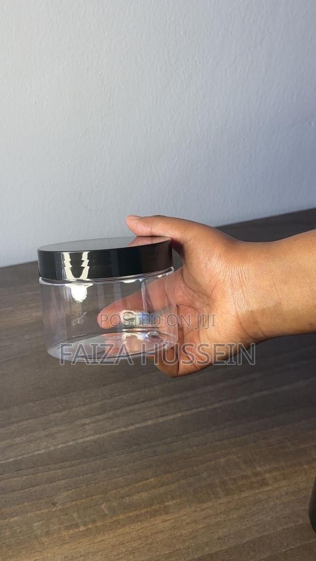 Clear Plastic Cosmetic Jar With Black Lid