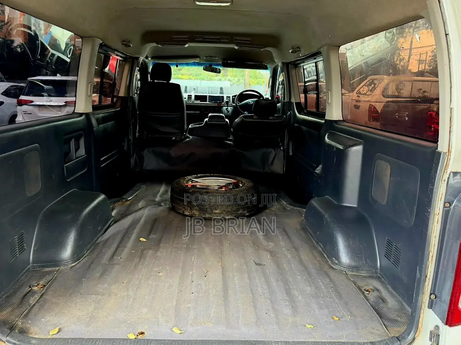 Toyota HiAce 2010 White