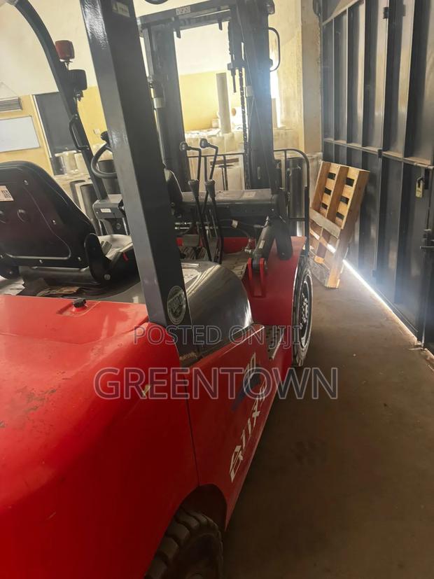 Heli 3tonnes Hydraulic Diesel Forklift - thumbnail 3