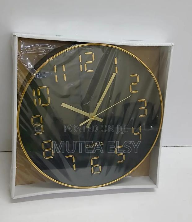 Black White Quartz Wall Clock - thumbnail 2