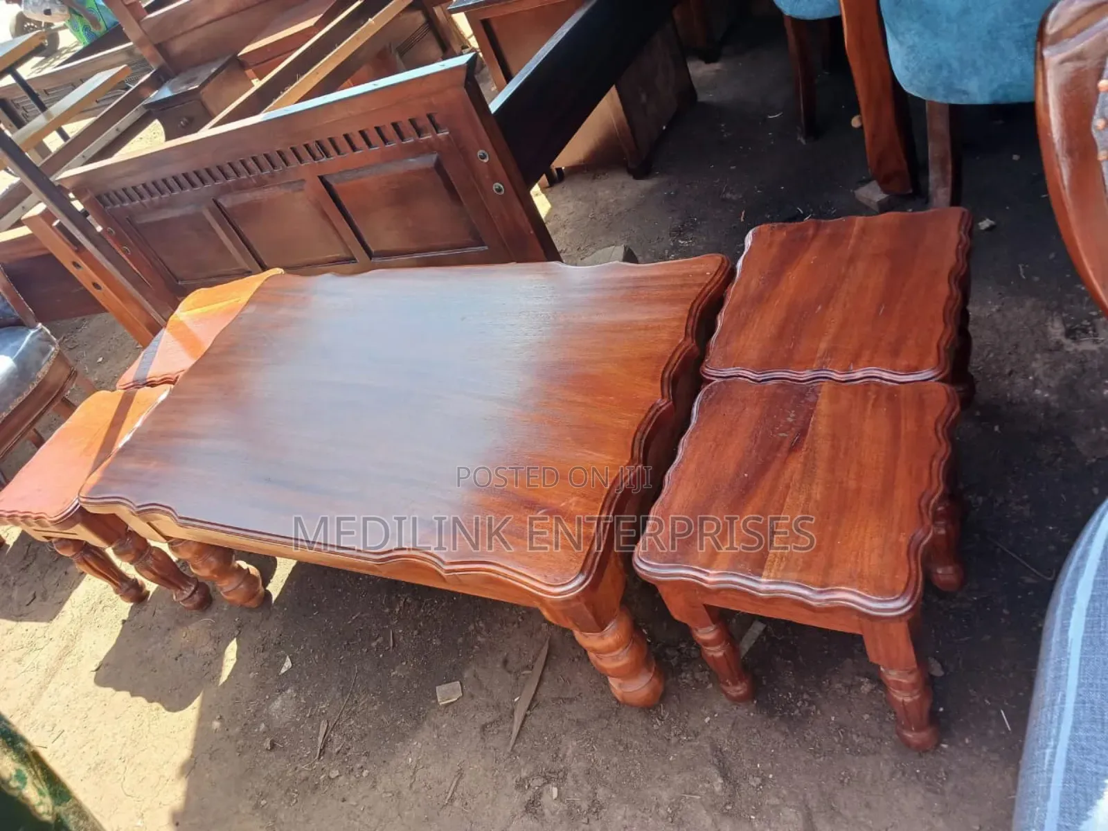 Wavy Royal Vanish Mahogany Solid Coffee Table Set
