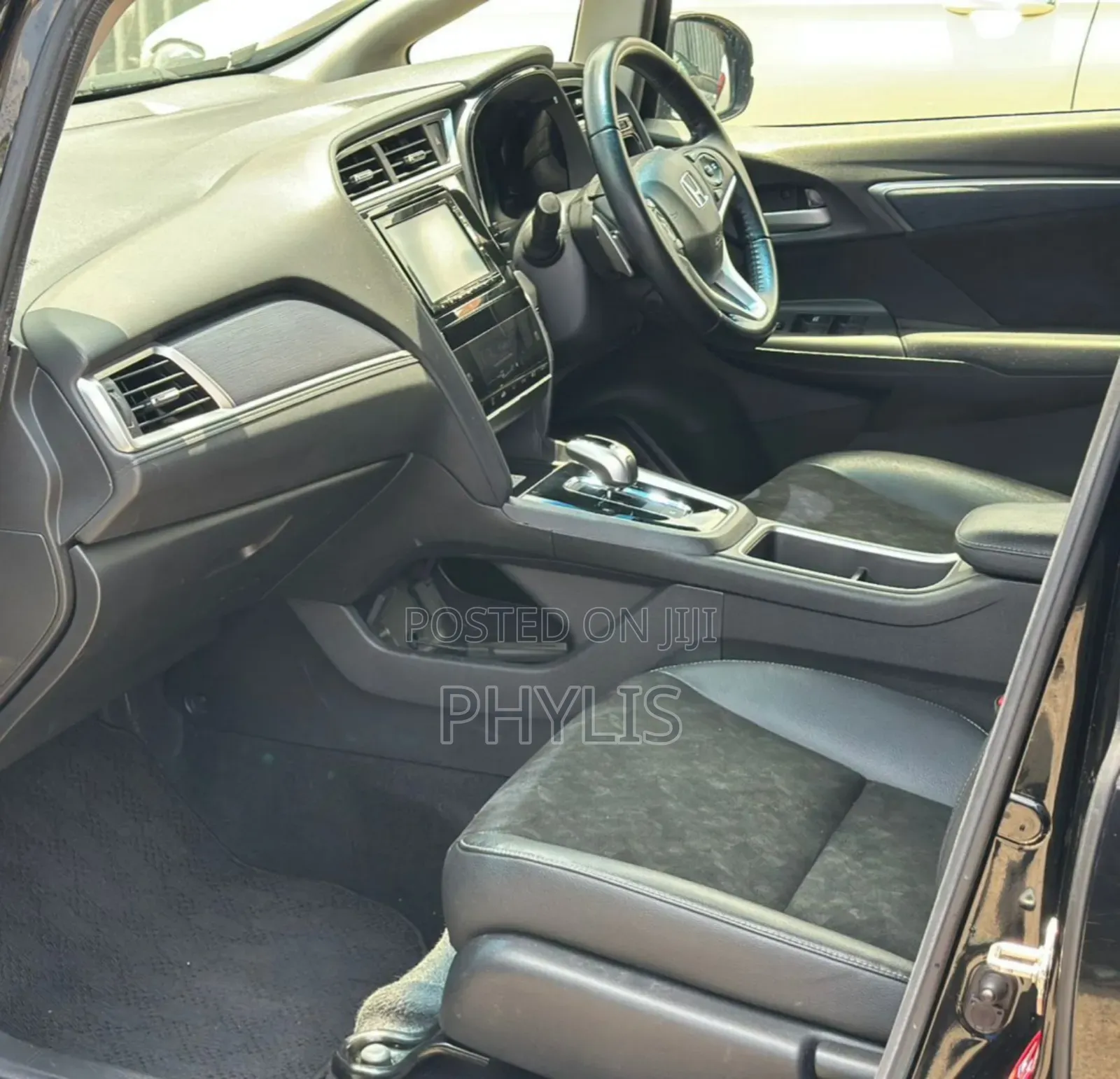 Honda Fit Shuttle 1.5 Hybrid 2WD 2018 Black