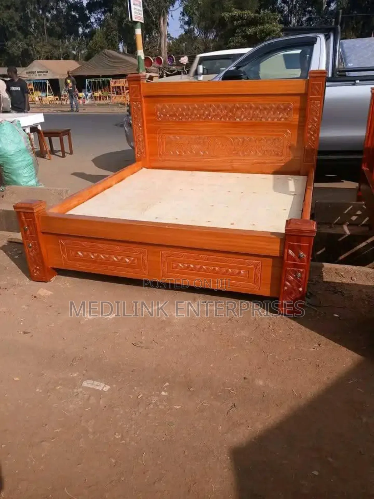 Napoleon's Mahogany Solid Vanish 5*6 Beds (Queen Size)