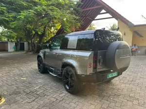 Land Rover Defender 2022 Silver