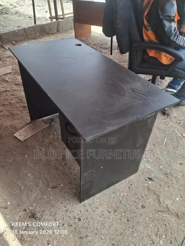 Pure Black Office Desk - main view