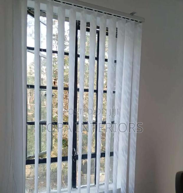 Sunlight Management Adjustable Vertical Office Curtain Blinds