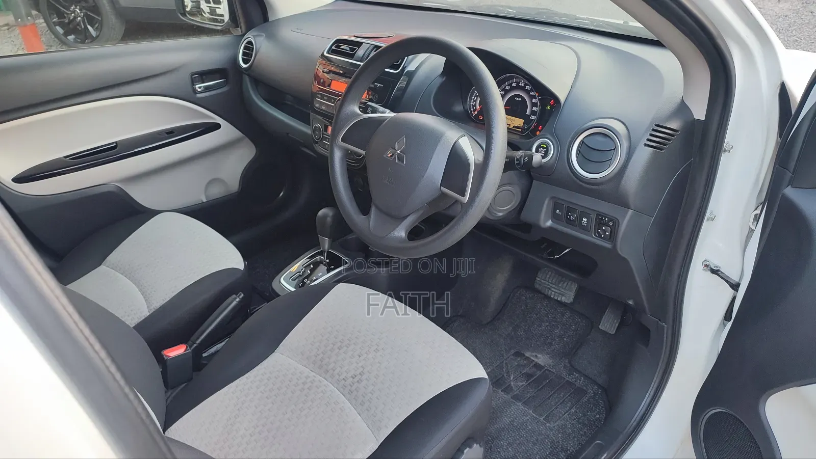 Mitsubishi Mirage ES 2018 Pearl