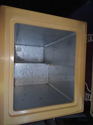 Vonhotpoint 100ltr Chest Freezer