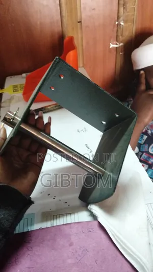 Metallic Salt Licker Block Holder
