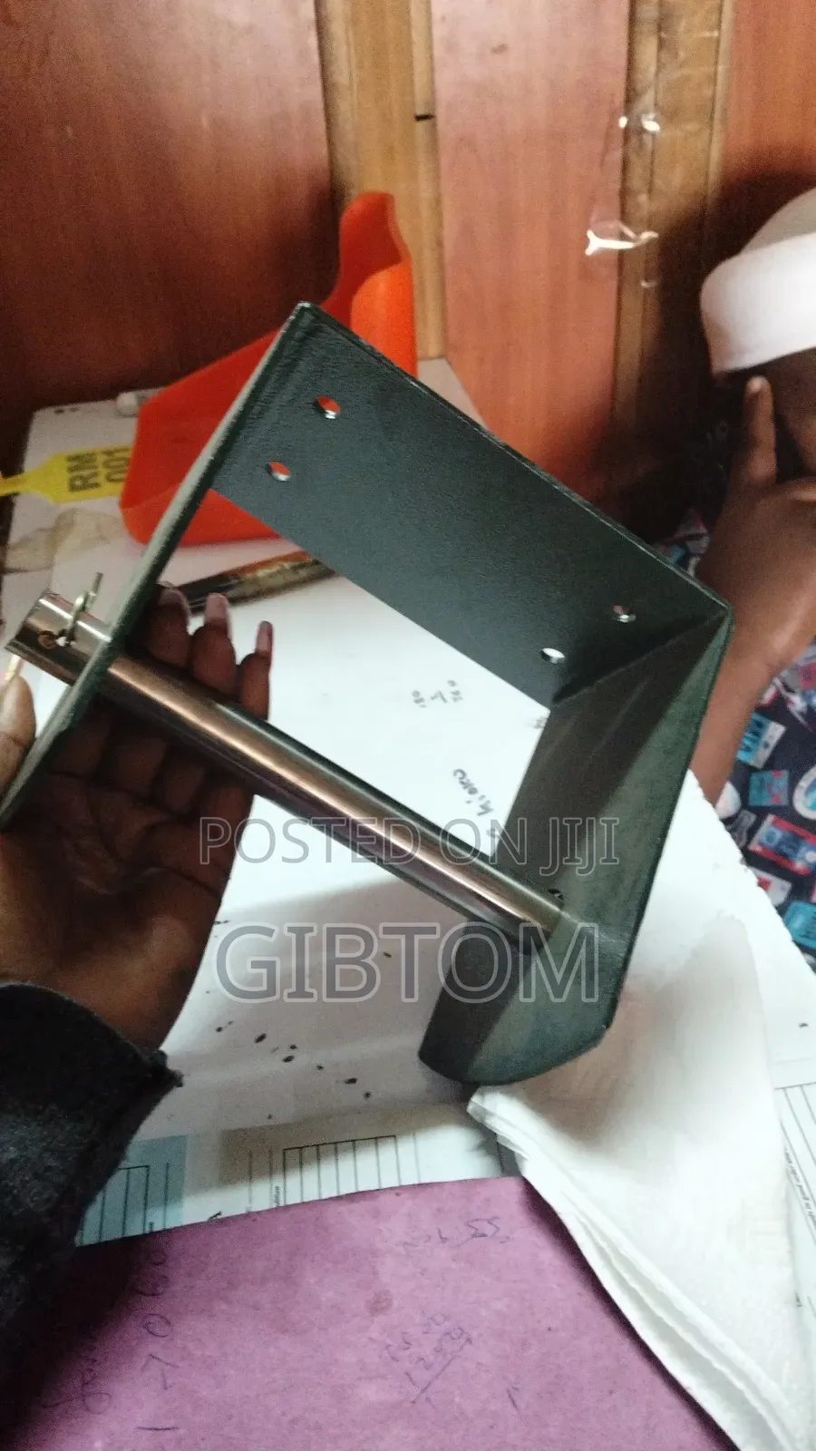 Metallic Salt Licker Block Holder