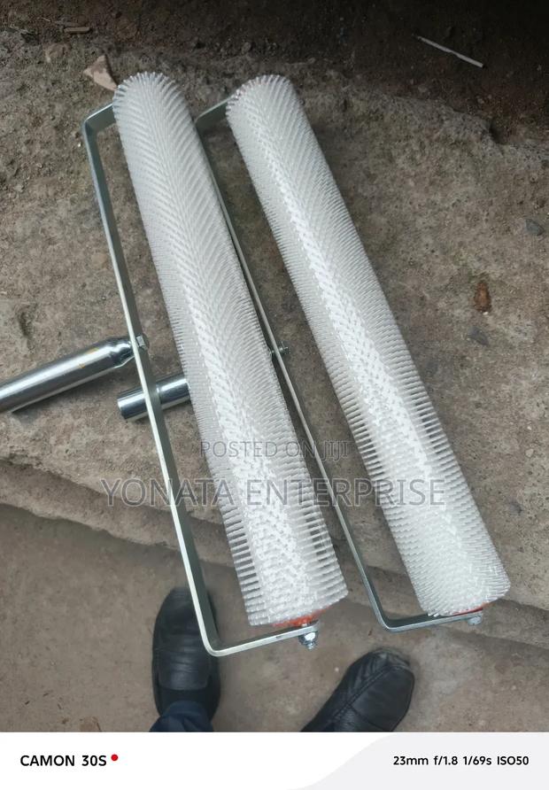 High Quality Spike Roller 19"