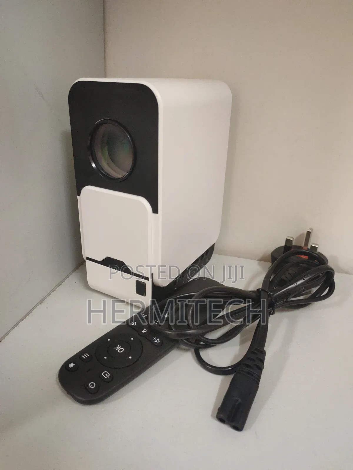 T5 Smart Android Projector Resolution 150 Inches Display Size