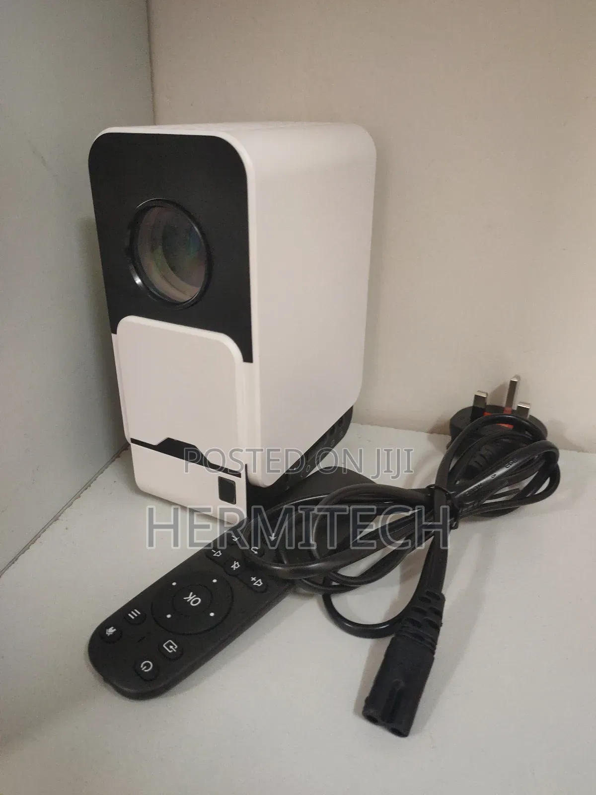 T5 Smart Android Projector Resolution 150 Inches Display Size