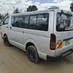Toyota HiAce 2010 Silver