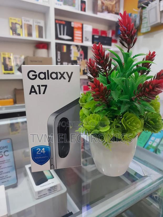 New Samsung Galaxy A17 128 GB Silver - thumbnail 2