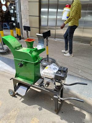 Feed Chopper With Engine - main view