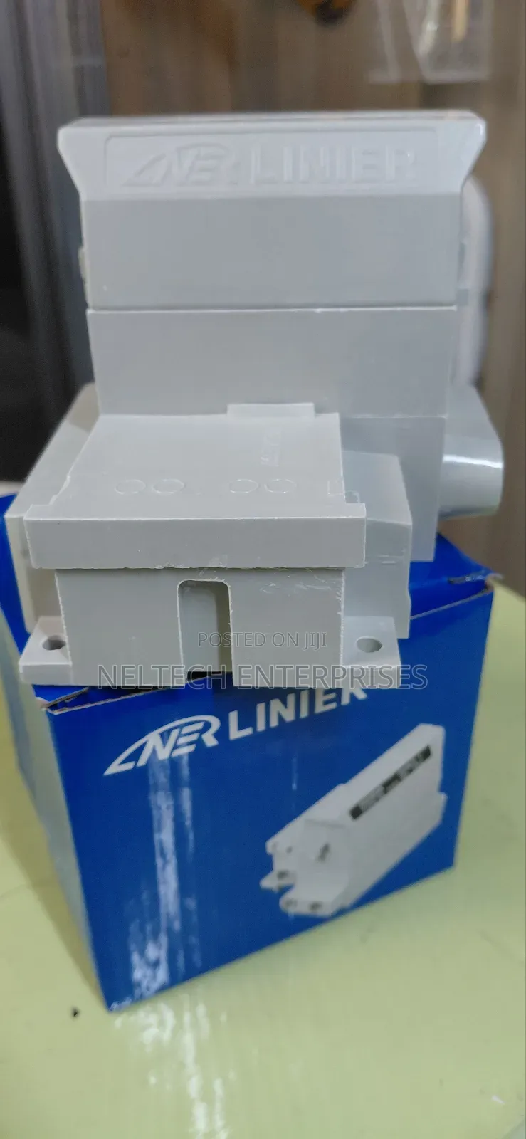 Double Cut-Out Linear